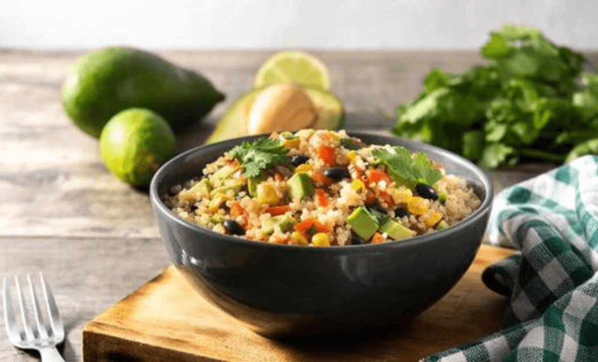 La recette parfaite pour les athlètes : salade de quinoa grillé aux légumes