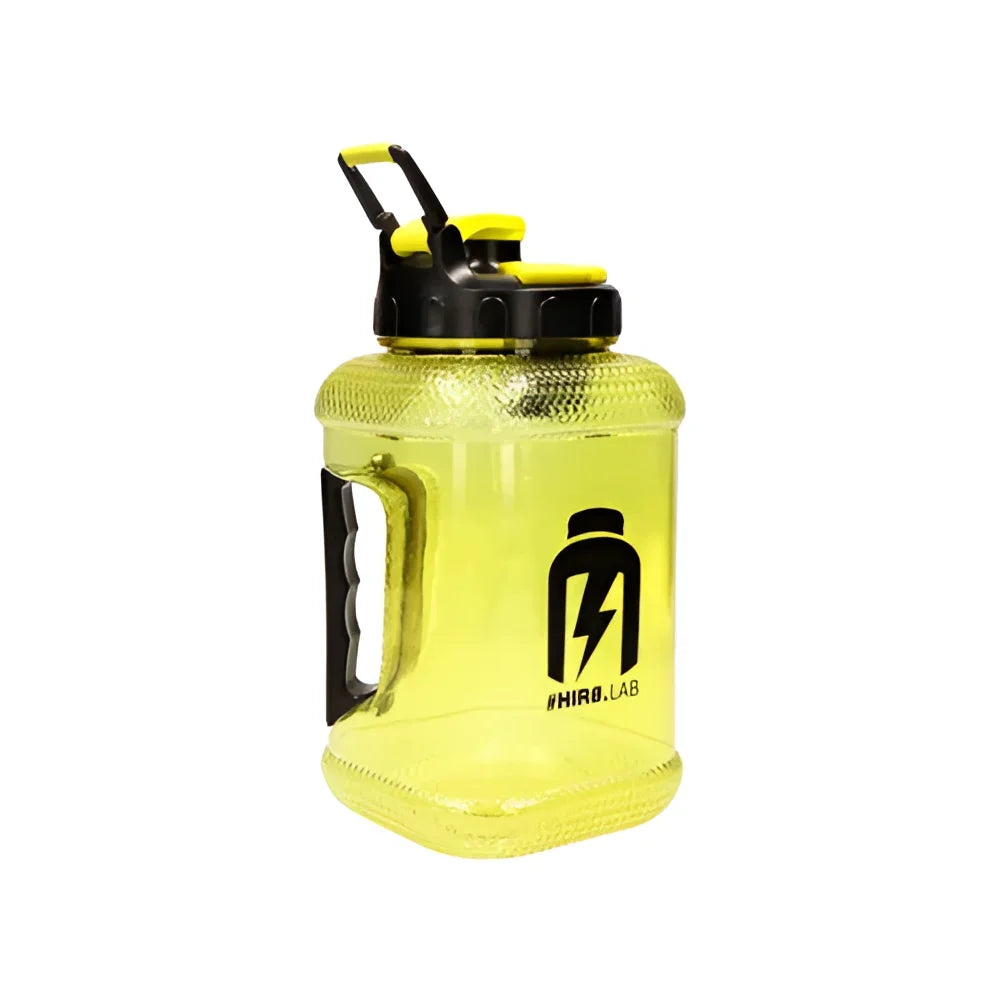 Gourde Water Jug Crater Cap 1.89L Hiro.Lab jaune, avec bouchon hermétique et pilulier intégré, idéal pour musculation et fitness.

