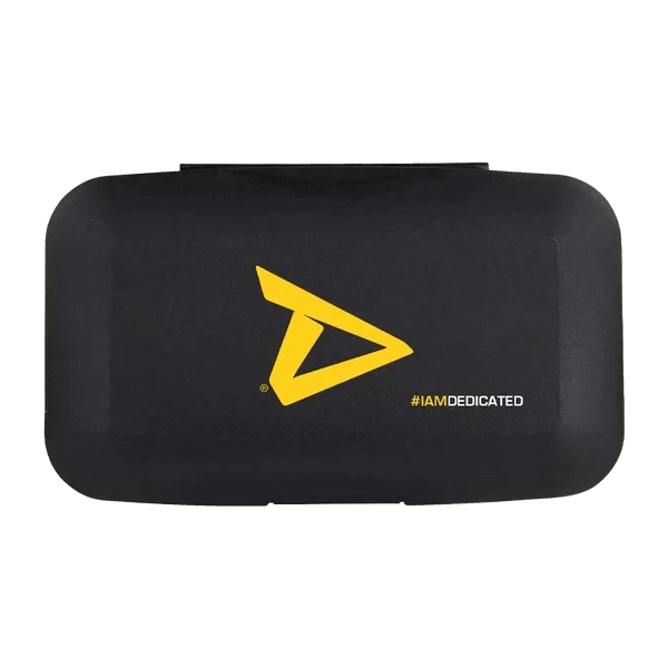 Boîte à pilules musculation Dedicated Nutrition avec logo jaune #IAMDEDICATED