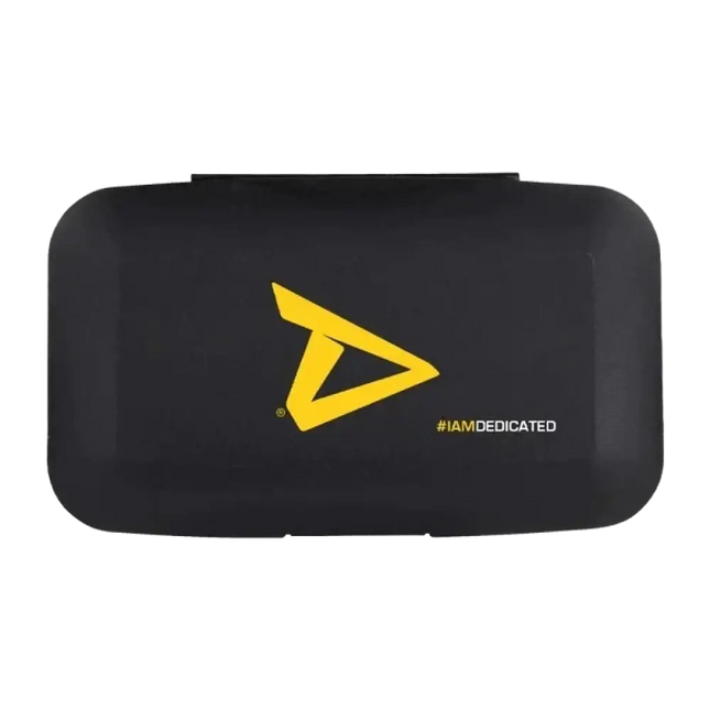 Boîte à pilules musculation Dedicated Nutrition avec logo jaune #IAMDEDICATED