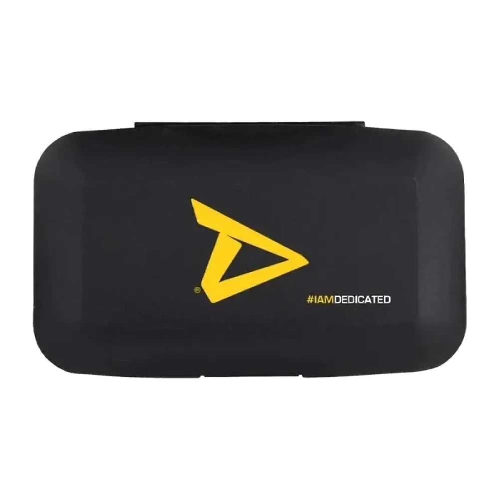 Boîte à pilules musculation Dedicated Nutrition avec logo jaune #IAMDEDICATED